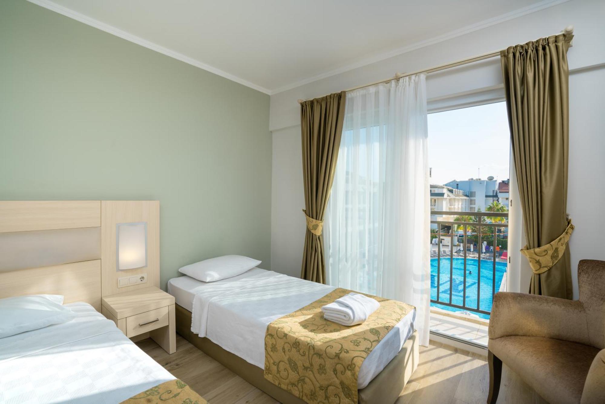 White Lilyum Hotel Анталия Екстериор снимка